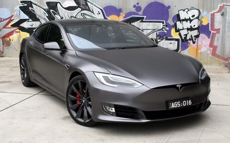 Tesla providing car wrap service China
