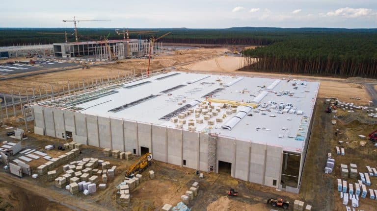 Tesla Giga Berlin Update: Roof Insulation Goes In, as Casting Footings for New Buildings Begins