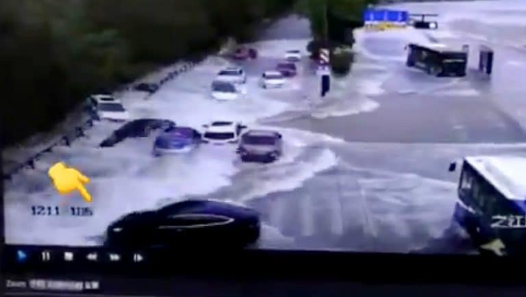 Tesla takes a tidal wave that left ICE cars stranded