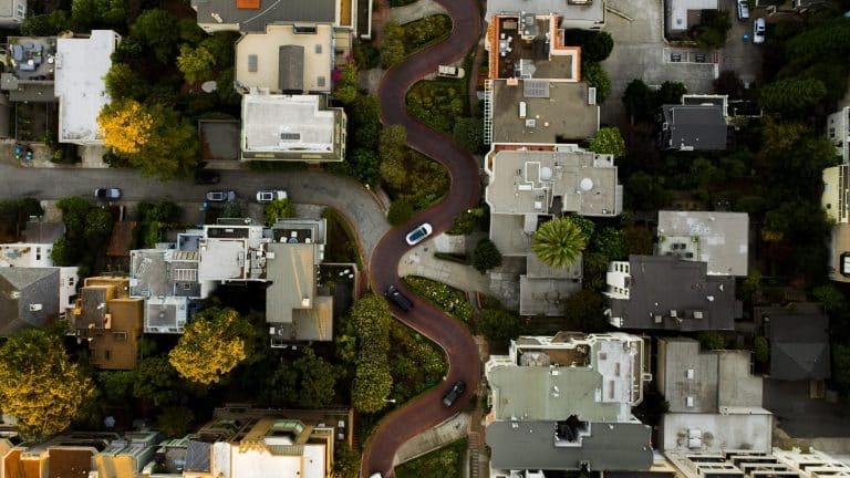 Tesla FSD beta navigates San Francisco’s famed Lombard Street and its 8 hairpin turns