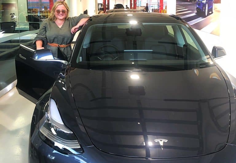 Tesla Model 3 owner outsmarts thieves with mobile app features, forces them to abandon it
