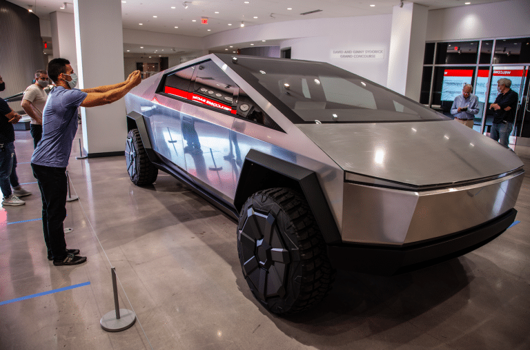Trucker Veteran debunks Tesla Cybertruck design criticism