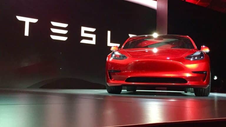 Tesla’s newest bull is Nancy Pelosi, government filings show