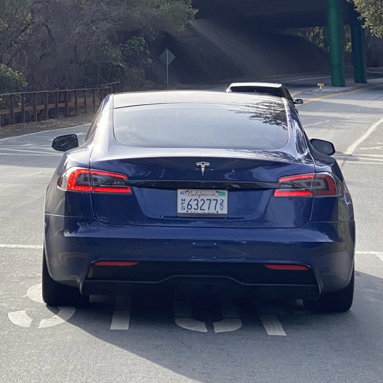 Tesla Model S “Refresh” spotted with Plaid-style widebody and new wheels near HQ