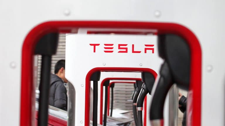 How Tesla’s Charging Stations Left Other Manufacturers in the Dust