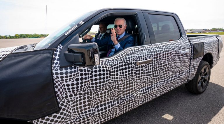 Biden campaigns for 40% of US automaker sales to be electric