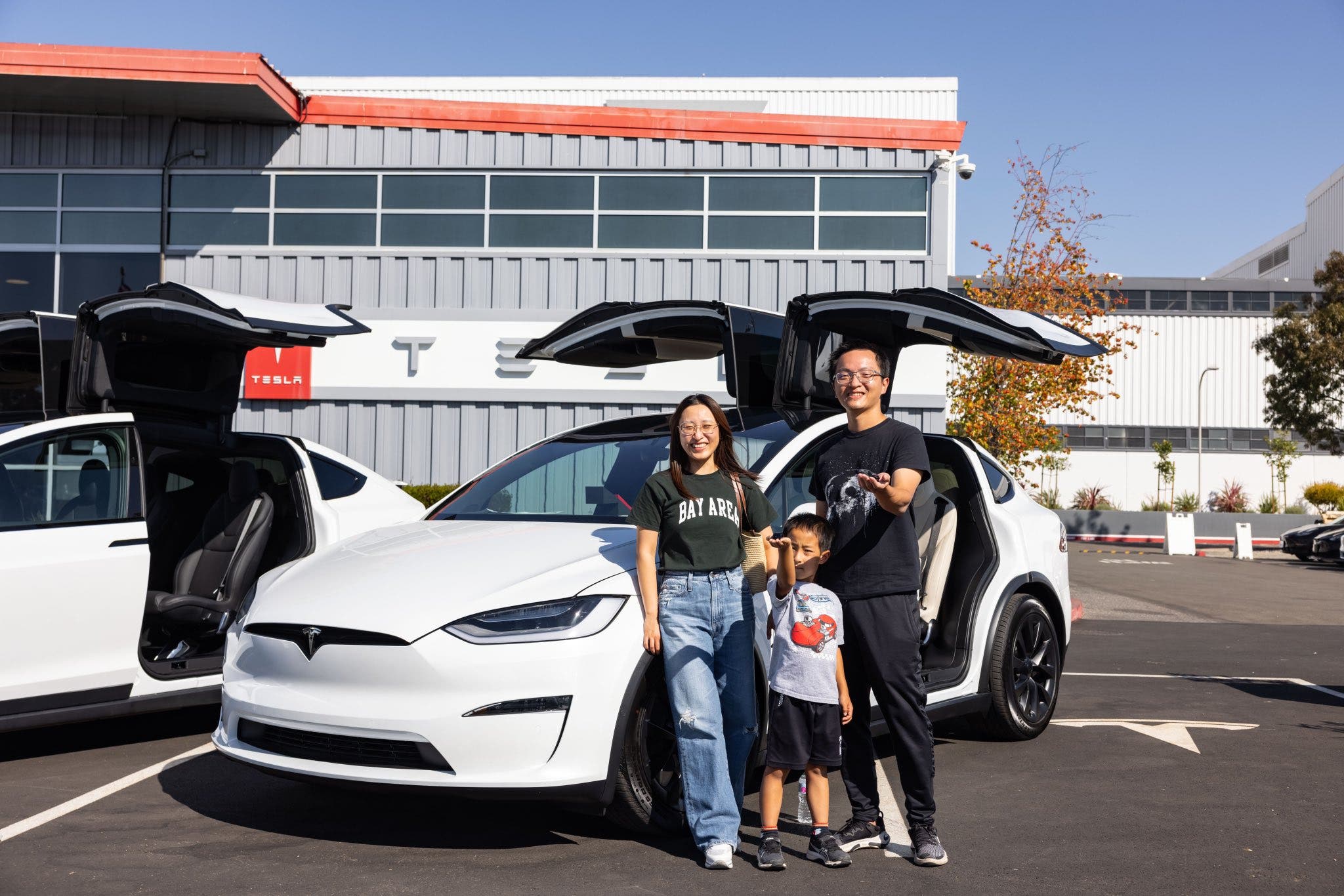 Tesla Begins Deliveries Of Its New Model X Long Range