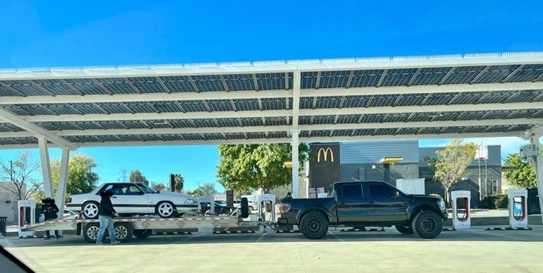 Seven Tesla Superchargers blocked in one fell swoop by a single ICE-er