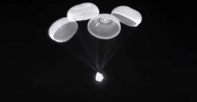 SpaceX Dragon returns astronauts to Earth after record-breaking spaceflight