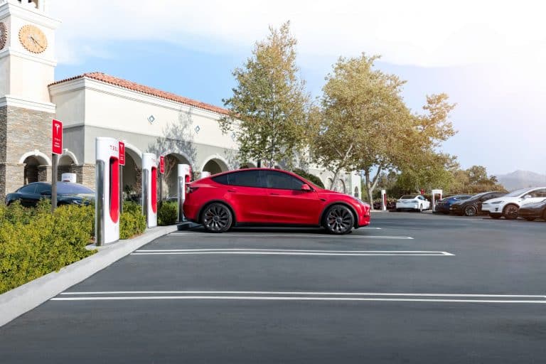 Tesla offers free Thanksgiving Supercharging rates during off-peak hours