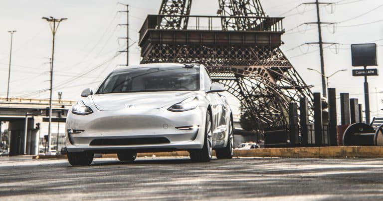 Tesla Model 3 taxi fleet in Paris dispelled following crash despite ‘no technical problems’