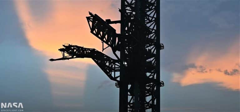 SpaceX simulates lifting Starship with launch tower ‘arms’