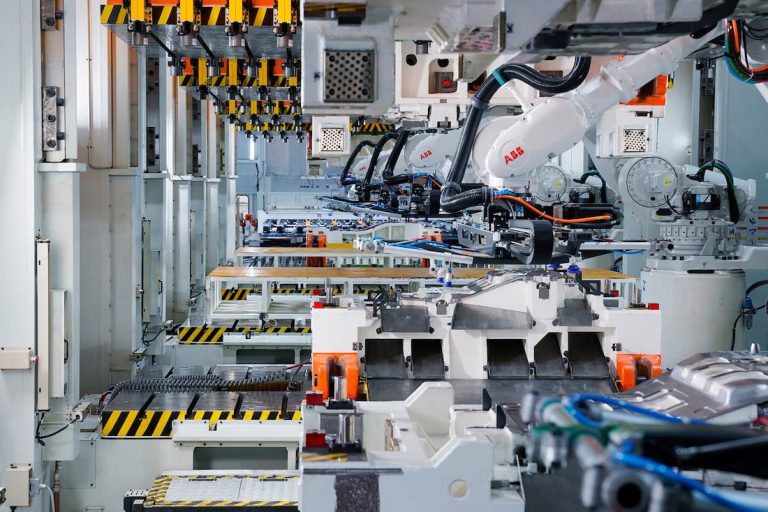 Tesla & Chinese EV Makers Putting Lot Of Weight On These Low-Cost EV Batteries