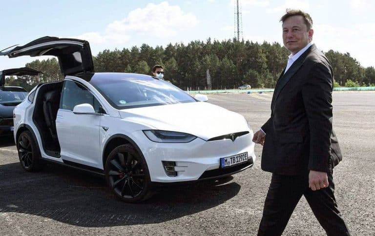 Tesla pushes back against $162.2M JPMorgan lawsuit with countersuit