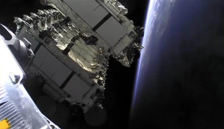 SpaceX loses dozens of new Starlink satellites to “geomagnetic storm”