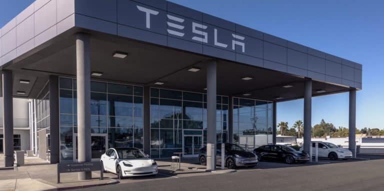 Tesla to build 100,000 square foot facility in St. Pete, FL