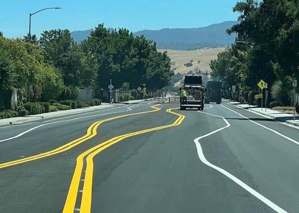 Tesla FSD Beta navigates CA’s “drunk” lane lines without breaking a sweat