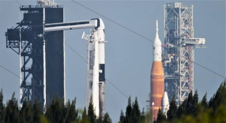 SpaceX, NASA targeting separate Moon launches days apart