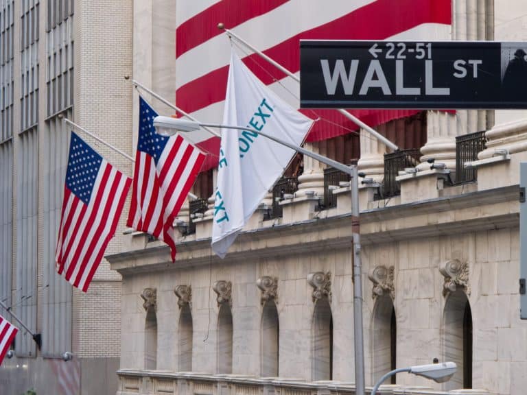 U.S. Congressmen buy Tesla stock in October despite market downturn