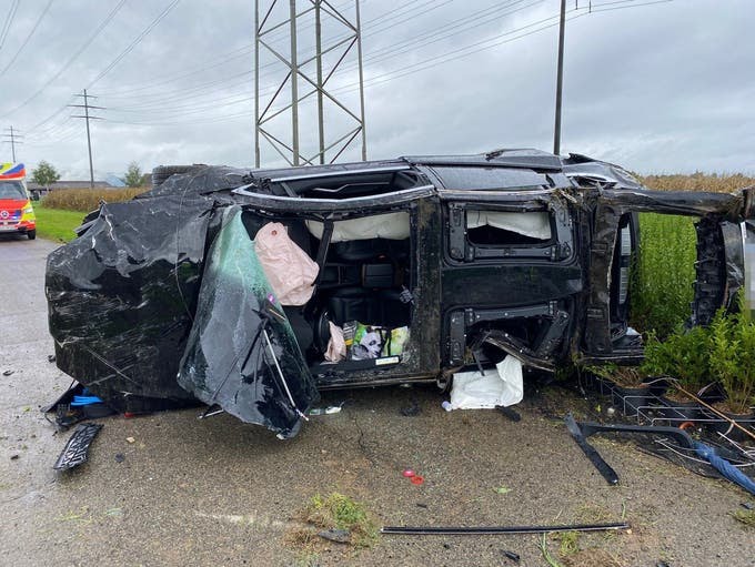 Tesla Model X involved in horrifying crash, family escapes with minor injuries