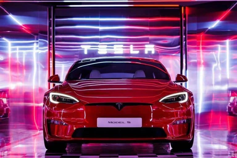 Tesla Model S Plaid exhibition in China opens to excited visitors