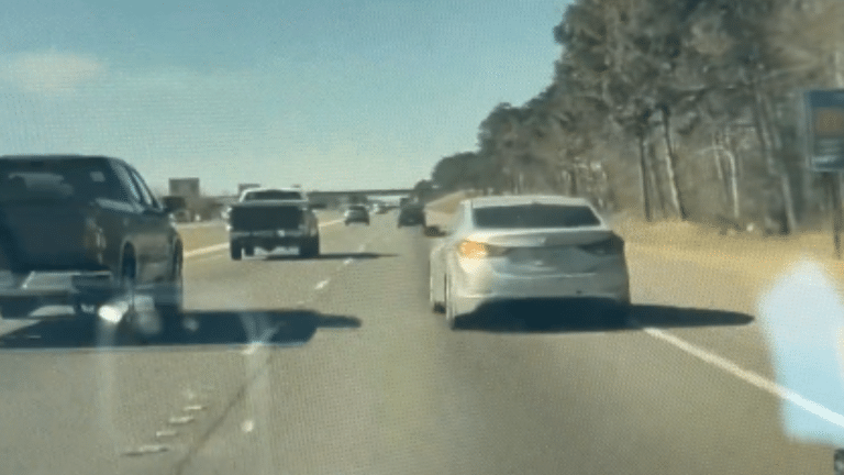 Tesla in Autopilot safely avoids accident in Louisiana