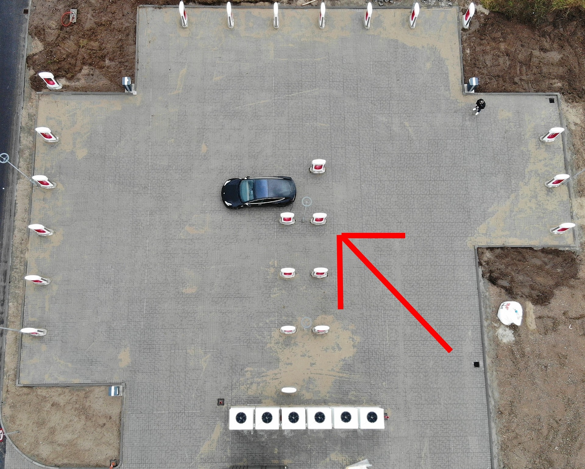 Tesla experiments with interesting Supercharger lot design in Denmark