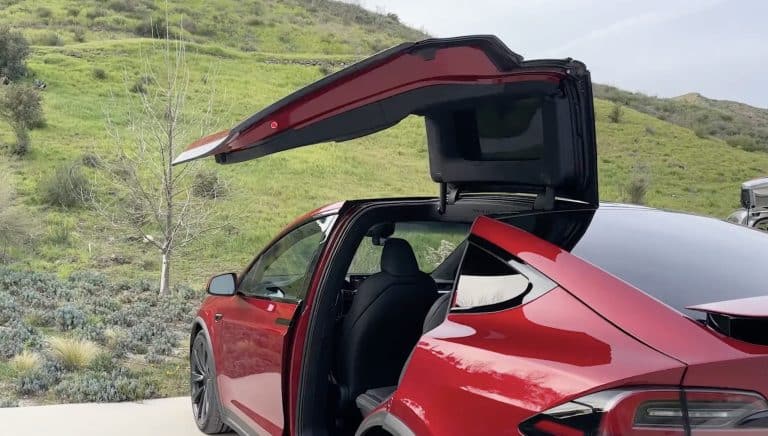 Tesla shares old footage of Model S with Falcon wing prototype doors [Feature]