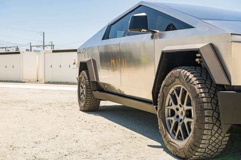 Tesla Master Plan Part 3 lists 100 kWh estimate for Cybertruck battery size