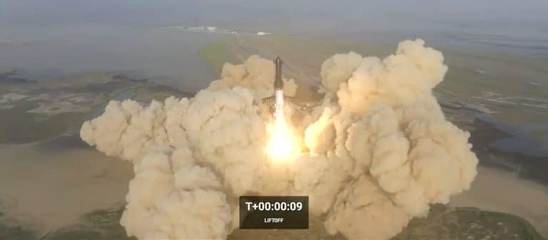 SpaceX Starship completes first successful test flight