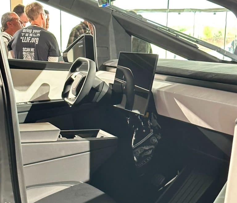 Tesla v2 Yoke with ‘improved materials’ rumored to come this Summer