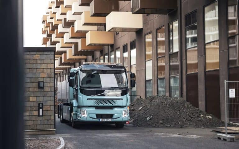 Volvo announces electric medium duty truck with up to 280 miles of range