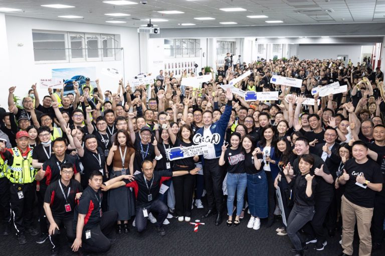 Tesla Giga Shanghai employees get high praises from Musk: “It warms my heart”