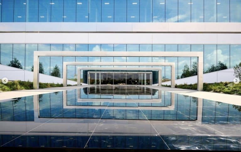 Elon Musk shows off Tesla’s finished Giga Texas entrance, reception desk