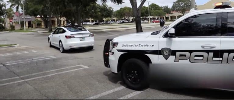 Tesla Summon runs a stop sign, lawyer explains how the infraction works