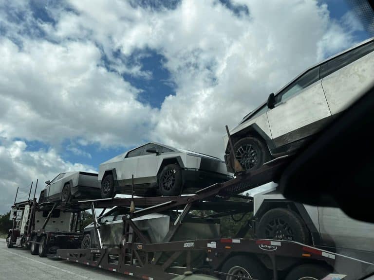 Truck spotted in Texas hauling 5 Tesla Cybertrucks