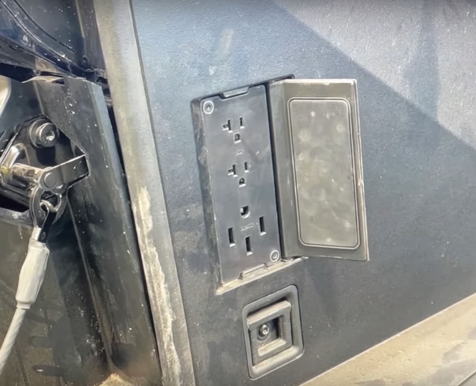 Leaked Tesla Cybertruck Specs Include Bed Power Outlets – ilovetesla.com