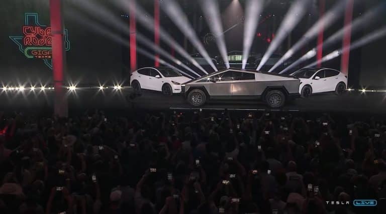 Tesla Executive Reveals Details of Cybertruck First Delivery Event
