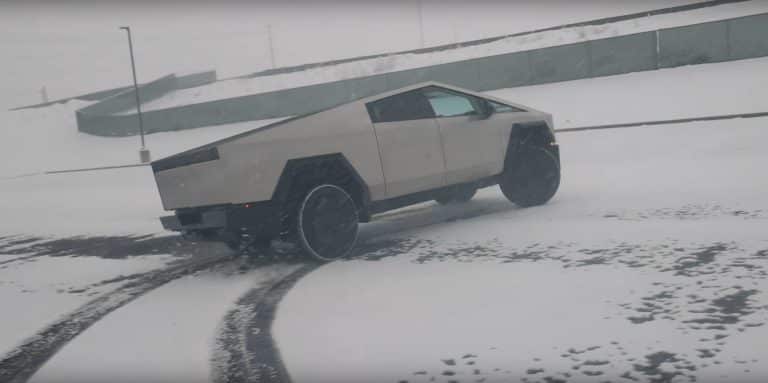 Tesla Cybertruck: A Snowy Adventure of Power and Performance