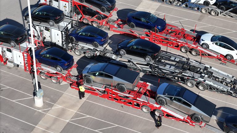 Tesla’s Giga Texas Surge: Cybertruck Production Ramp