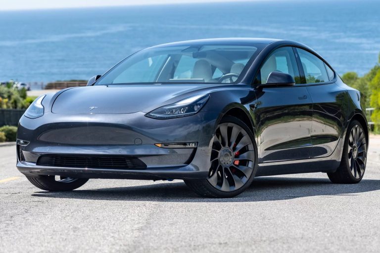 The Surprising Affordability of Tesla’s Least Expensive Model 3 with the 2024 Tax Credit