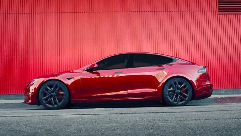 Tesla Adopts an Instant EV Tax Credit System