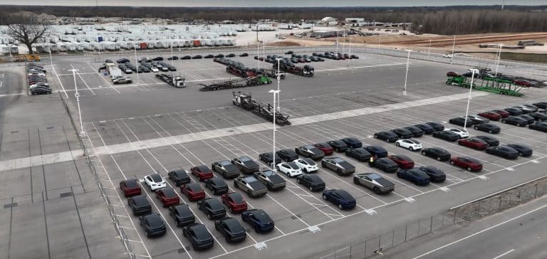 Tesla Reinstates $1,000 Discount for Customers with Cybertruck Reservations