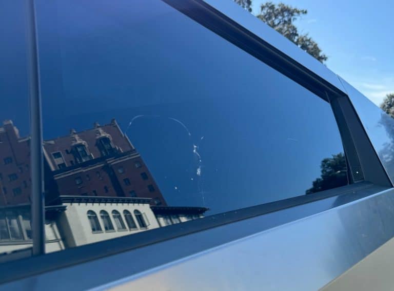 Unbreakable: Tesla Cybertruck’s Armor Glass Defends Against Break-In Attempt