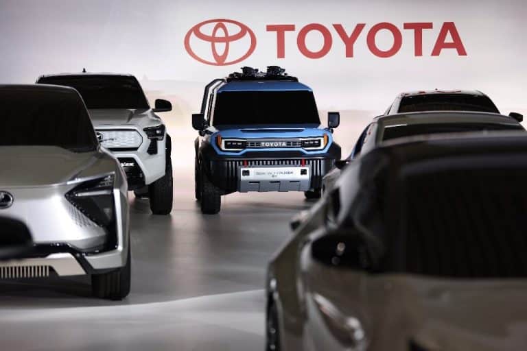 Toyota Executive Cautions Against Full-Scale EV Push, Deeming it a Potential “Wasted Investment”