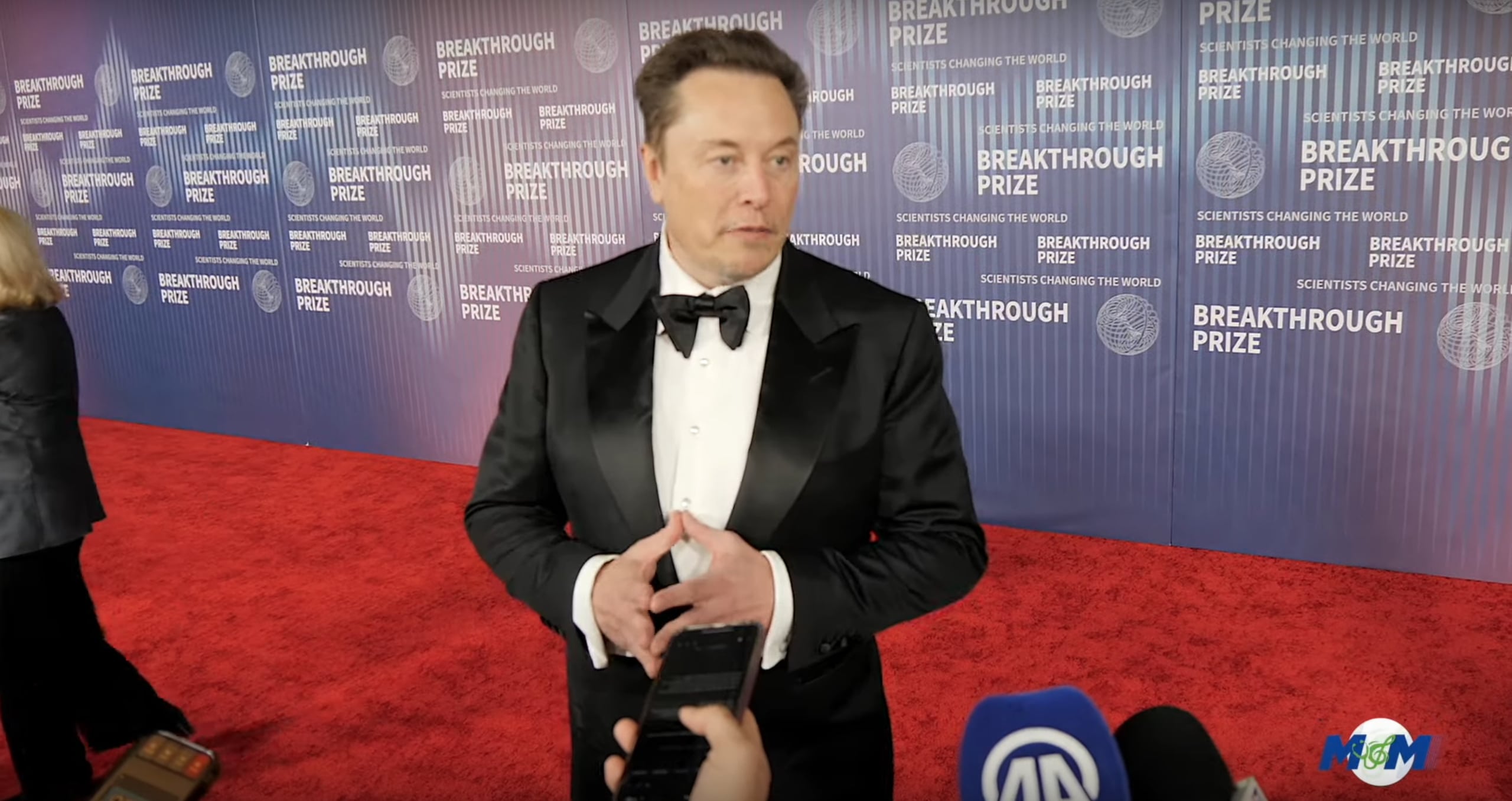 Elon Musk Discusses AI at 10th Annual Breakthrough Prize Ceremony