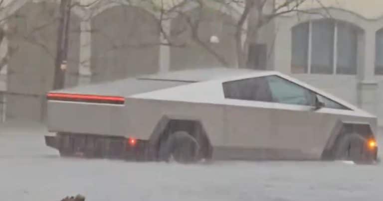 Mastering the Elements: Tesla Cybertruck Conquers Adverse Weather