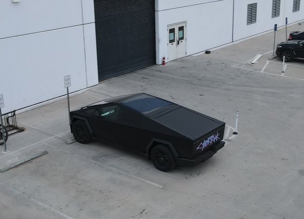 Introducing Tesla’s First-Ever Dry Cathode Cybertruck: A Groundbreaking Leap in EV Technology