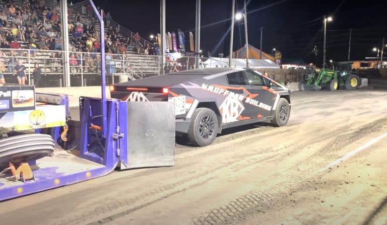 The Electrifying Pull: Tesla Cybertruck’s Remarkable Sled Pull Performance