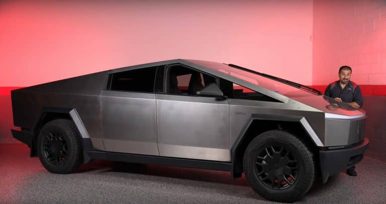 “Car Mechanic Provides In-Depth Review of Tesla Cybertruck”